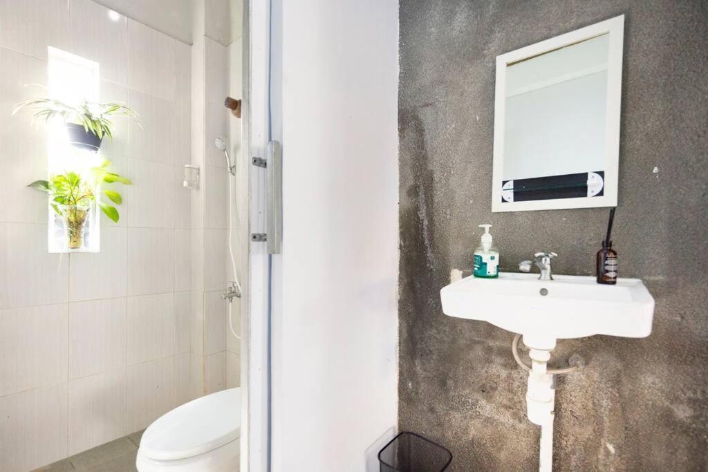 Teras Sabin Hotel Ngabean Екстериор снимка